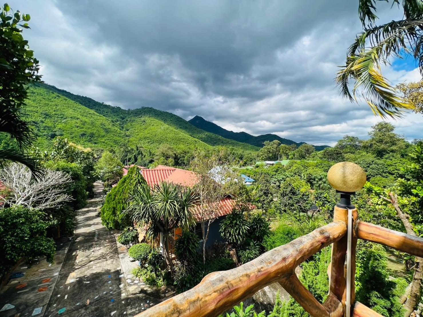 Suriyan Villa Erawan Kanchanaburi สุริยัน วิลล่า เอราวัณ กาญจนบุรี Tha Kradan Esterno foto